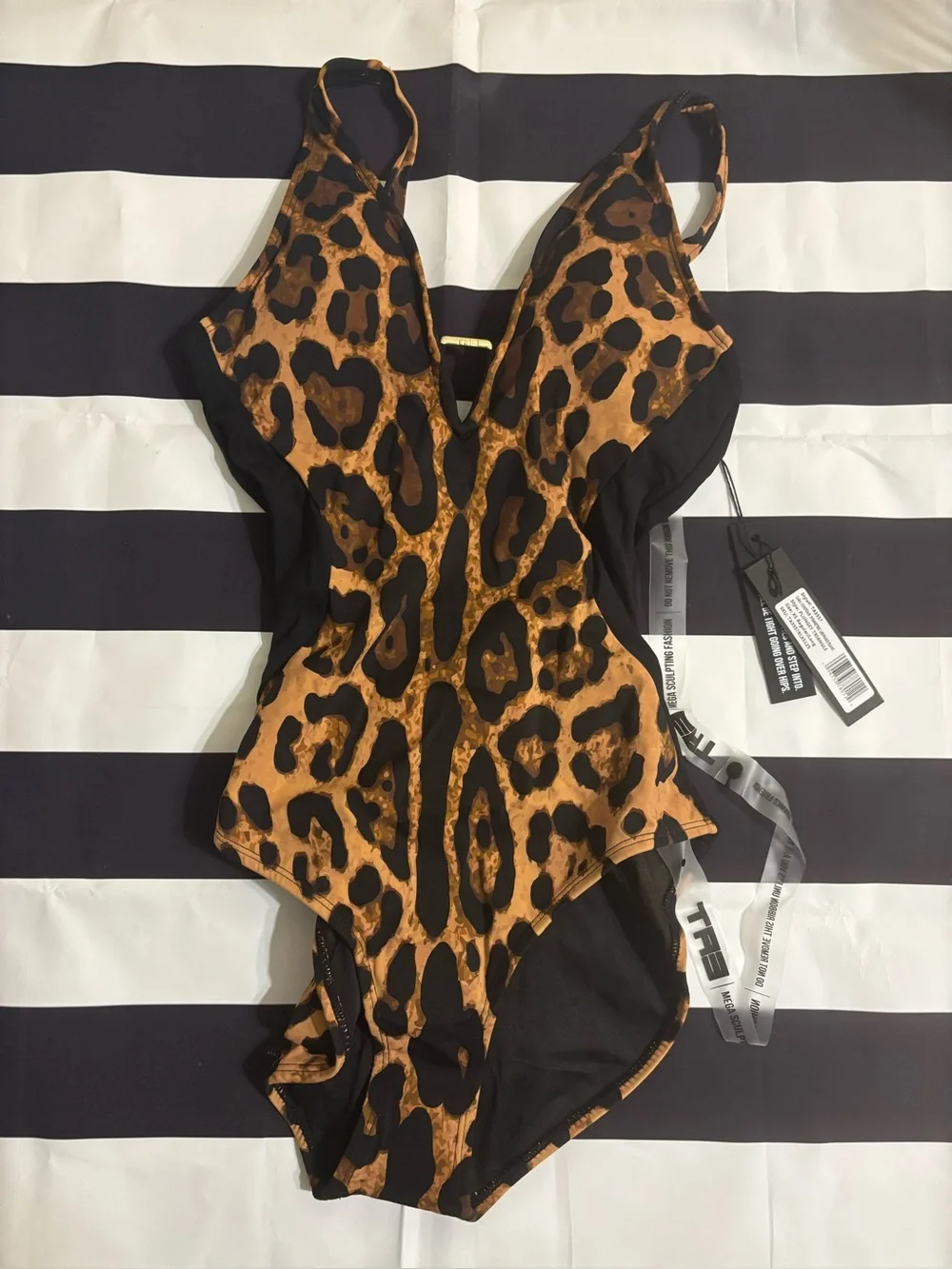 BNWT TA3 Plungey Triangle Shape Wear One Piece Swimsuit XS Regular - Picture 1 of 3